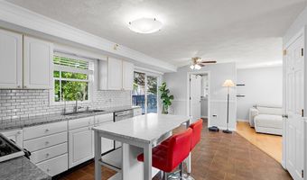 9 Rhodes St, Billerica, MA 01821