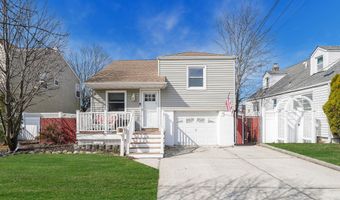43 Coolidge Ave, Amity Harbor, NY 11701