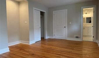 41 Woods Ave, Bergenfield, NJ 07621