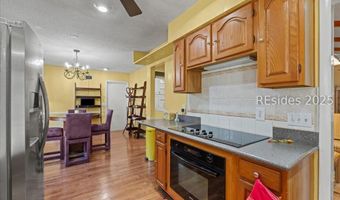 31 Chesterfield Lake Dr, Beaufort, SC 29906