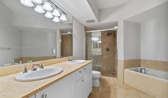 19900 E Country Club Dr 1112, Aventura, FL 33180