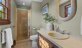4 Karen Ln, Bristol, RI 02809