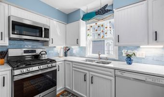 93 MILL St B, Newport, RI 02840