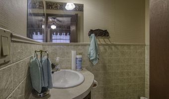 1625 Jay Ct, Aurora, MO 65605