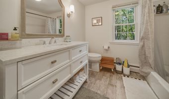 32 Fox Den Rd, Avon, CT 06001