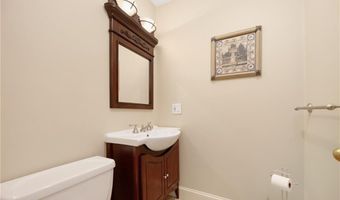 40 Alpine Estates Dr, Cranston, RI 02921