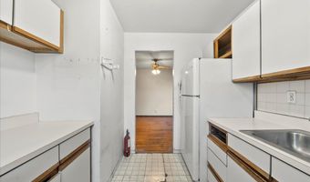 200 Merrick Rd Q, Amityville, NY 11701
