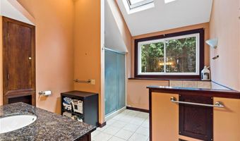 33 Wapping Dr, Bristol, RI 02809