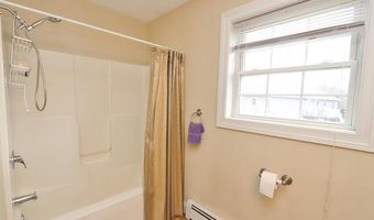 110 Streamside Ln, Bangor, ME 04401