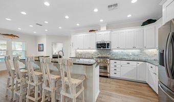 702 S BAY St, Aransas Pass, TX 78336