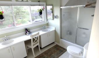 69 Montoya Dr 69, Branford, CT 06405