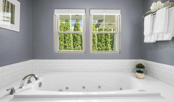 10 Roxbury Rd, Madison, WI 53704