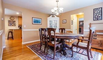 65 Walnut Dr, East Greenwich, RI 02818
