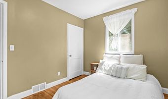 9 Kitchener Rd, Johnston, RI 02919