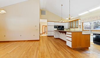 9 Snug Harbor Rd, Belgrade, ME 04917