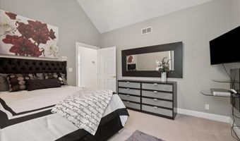 925 N River Rd, Algonquin, IL 60102