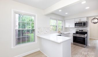 8356 Meadow Lakes Dr, Charlotte, NC 28210