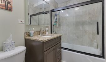 2642 N Windsor Dr 102, Arlington Heights, IL 60004