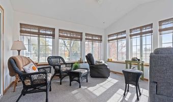 5709 Oak Crest Hill Rd SE, Riverside, IA 52327