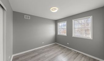 903 Old Oak Cir, Algonquin, IL 60102