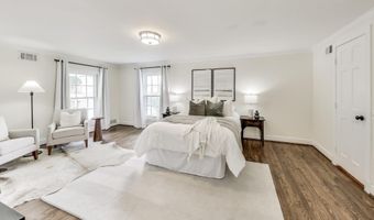 8806 FOX HILLS Trl, Potomac, MD 20854