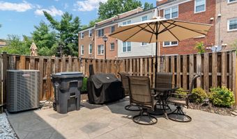 2504 WINDBREAK Dr, Alexandria, VA 22306