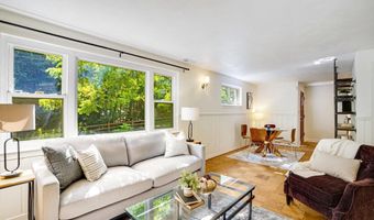 2420 N TAYLOR St, Arlington, VA 22207