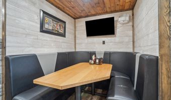 108 W 1st, Dyersville, IA 52040
