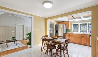 1 Joann Dr, Barrington, RI 02806