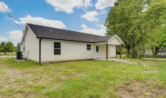 401 E Crescent St, Aurora, MO 65605