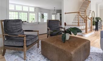 125 Fernwood Dr, East Greenwich, RI 02818
