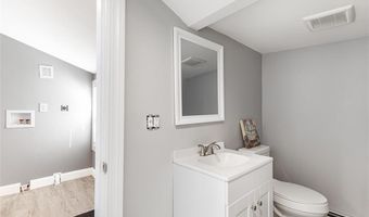 90 Huron St, Warwick, RI 02889