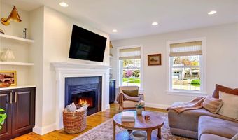 7 Court Ave, Barrington, RI 02806