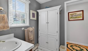 338 Shore Dr, Branford, CT 06405