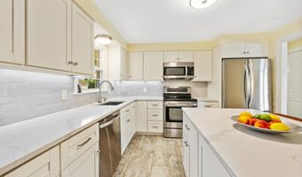 20 Club Ln, Cheshire, CT 06410