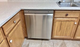 104 Lakewood Dr, Adrian, MI 49221