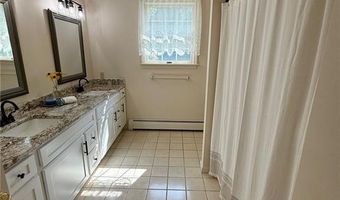34 Finch Ln, North Kingstown, RI 02874