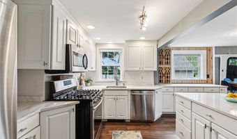 61 Harlem St, East Providence, RI 02916