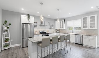 5814 LARPIN Ln, Alexandria, VA 22310