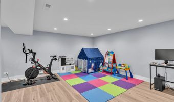 957 N HOWARD Ave, Addison, IL 60101