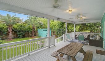 223 Sycamore St, Bay St. Louis, MS 39520