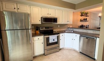 55 Manorwood Dr 55, Branford, CT 06405