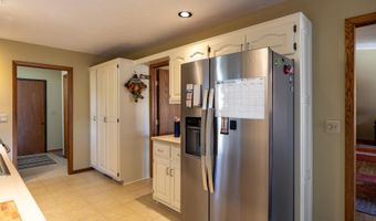 8 FIESTA Ct E, Appleton, WI 54911