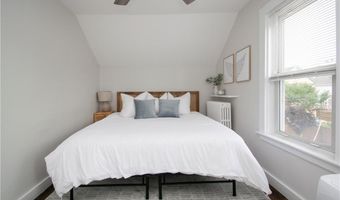 33 Slocum St, Newport, RI 02840