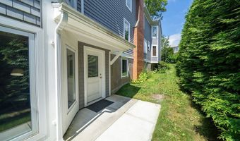 133 Linden Ave Apt B, Branford, CT 06405