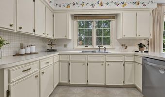 28 Buttonwood Rd, Bedford, NH 03110