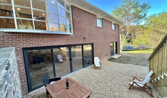 17821 POND Rd, Ashton, MD 20861