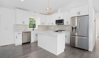 18 Pleasantview Ave, Johnston, RI 02919