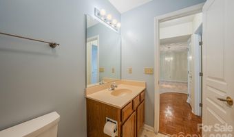 902 Woodlea Ct, Asheville, NC 28806