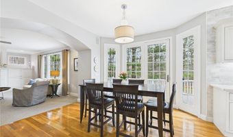 30 Taggart Ct, East Greenwich, RI 02818